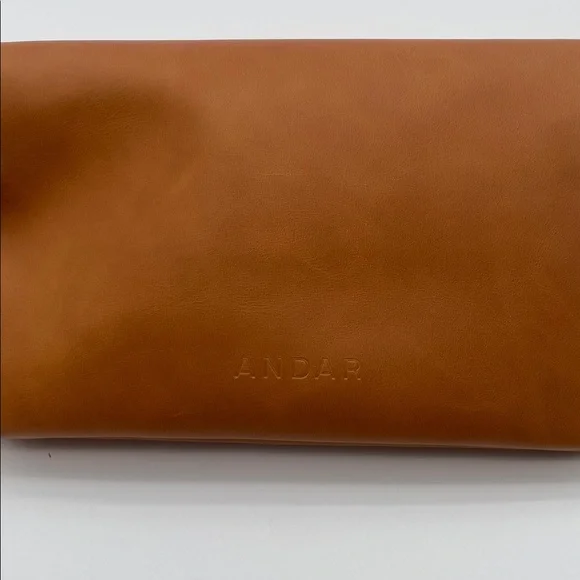 ANDAR Tan Leather Clutch - Picture 3 of 4